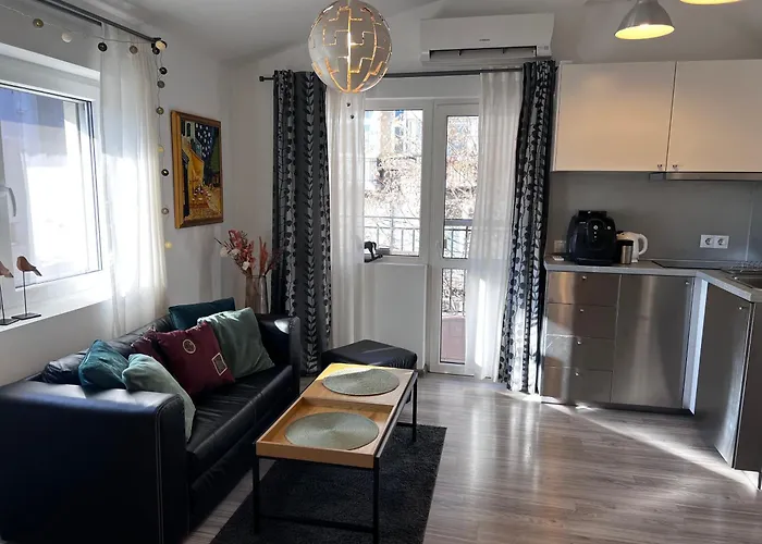 דירה The Yellow House In *