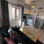 The Yellow House In Apartment